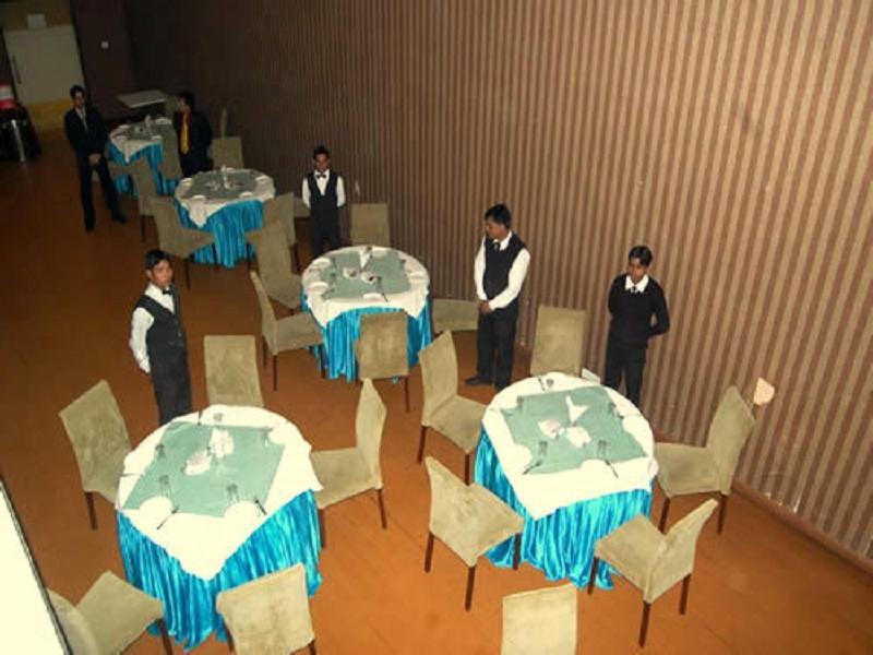 Hotel Royal Panna Shahjahanpur Екстериор снимка
